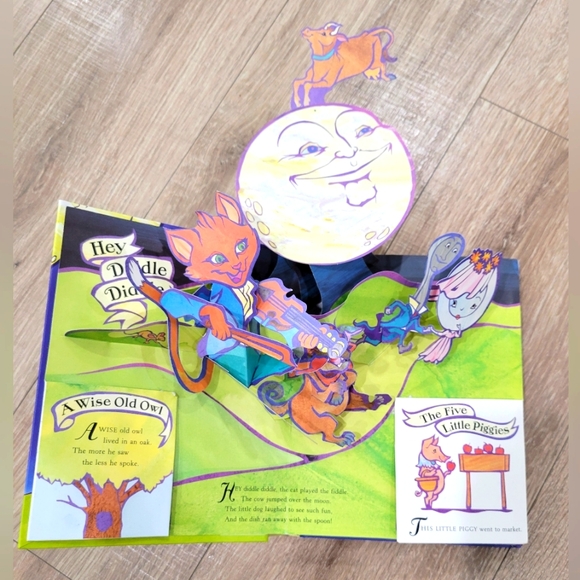 A Pop-Up Book of Nursery Rhymes - Picture 3 of 3